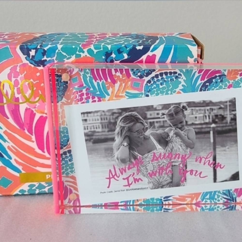Lilly Pulitzer Clear 4x6 Acrylic Magnetic Picture Frame Goombay Smash Pineapples